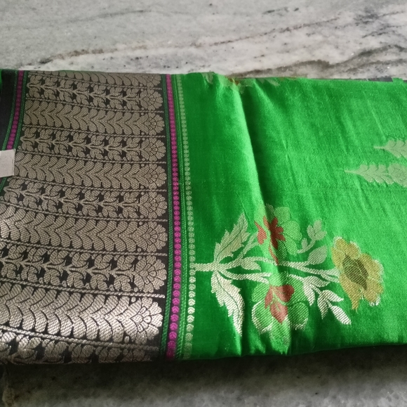 Green pure kanchi silk saree with dark Ash weaving pallu .excellent collection - Picture 8 of 8